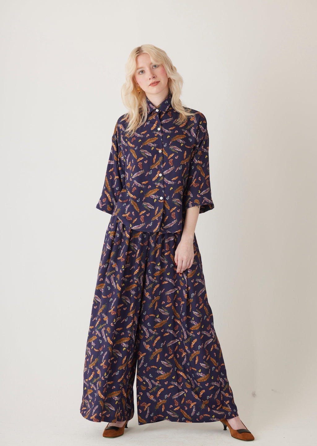 Sara Blouse in Feather Print