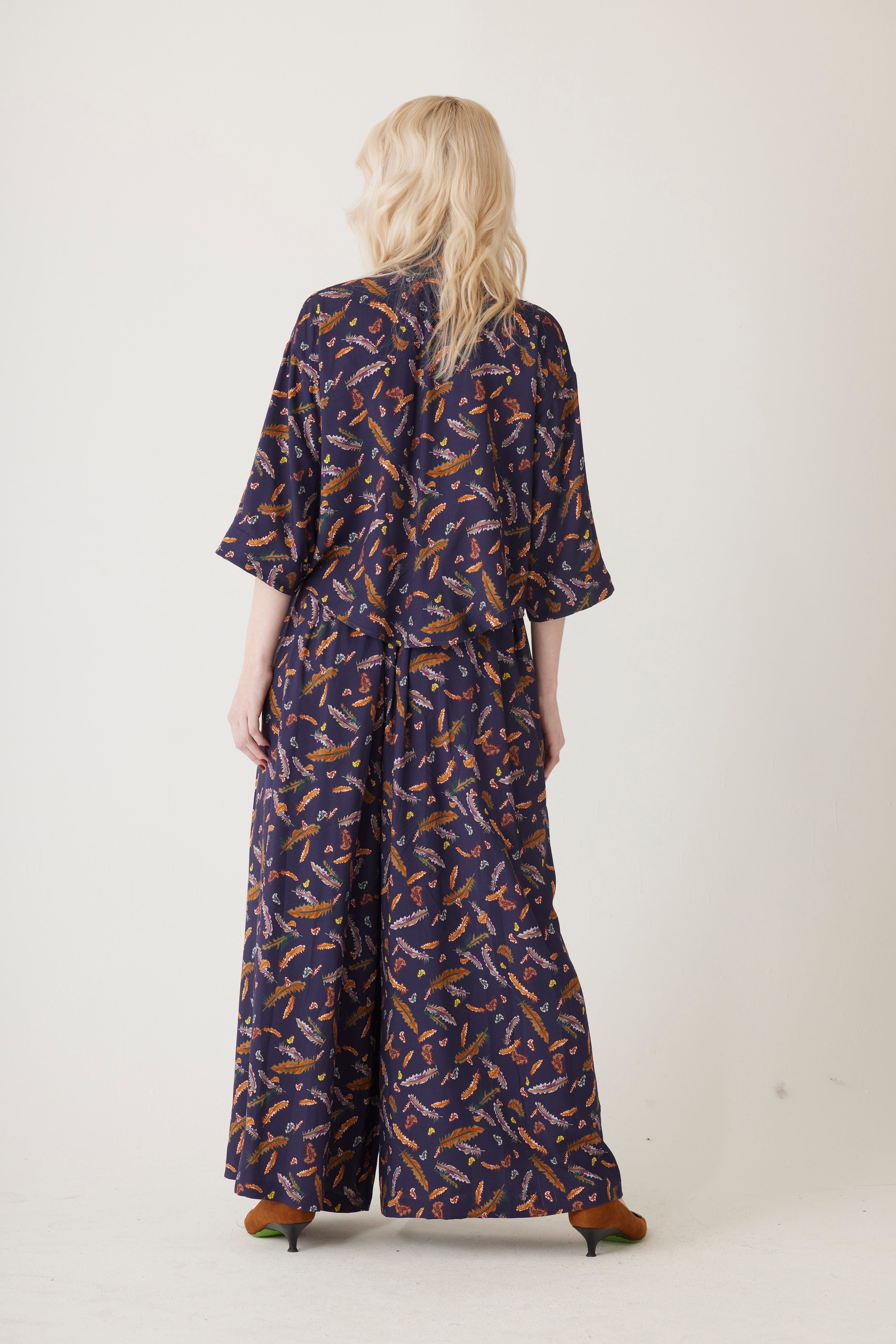 Sara Blouse in Feather Print