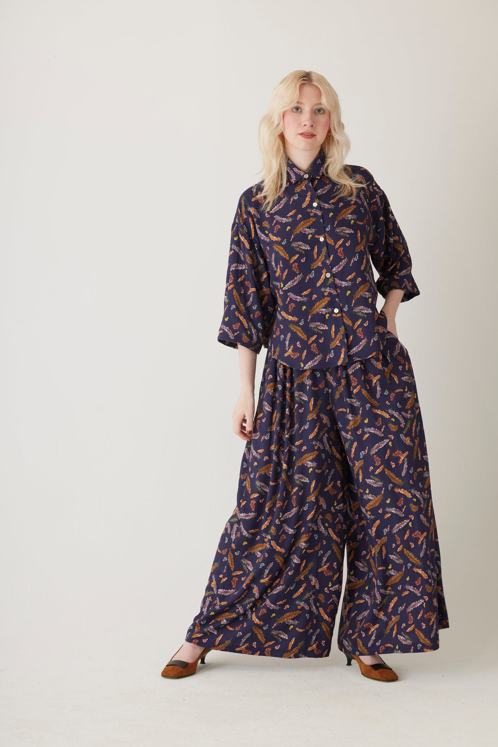 Sara Blouse in Feather Print