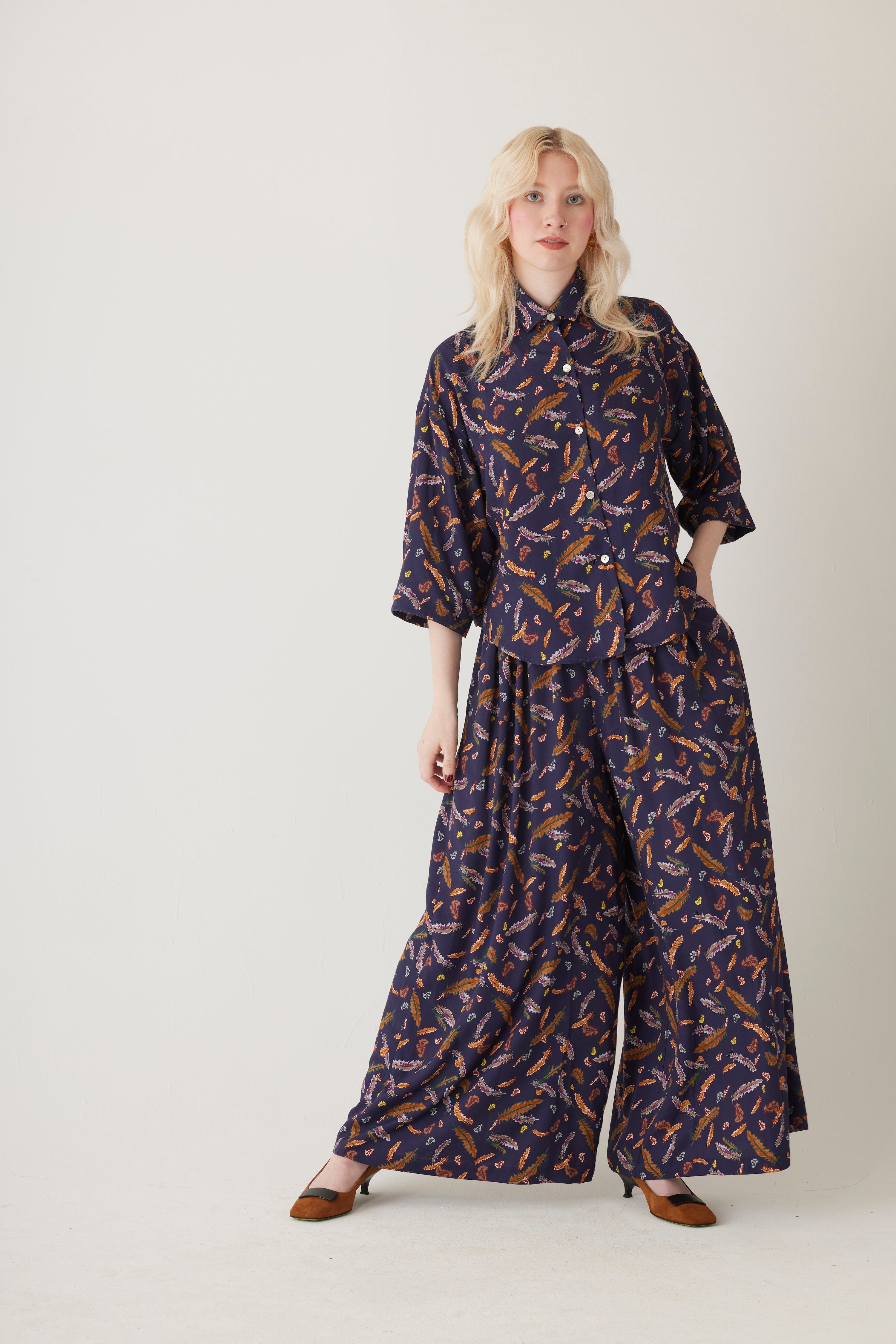 Sara Blouse in Feather Print