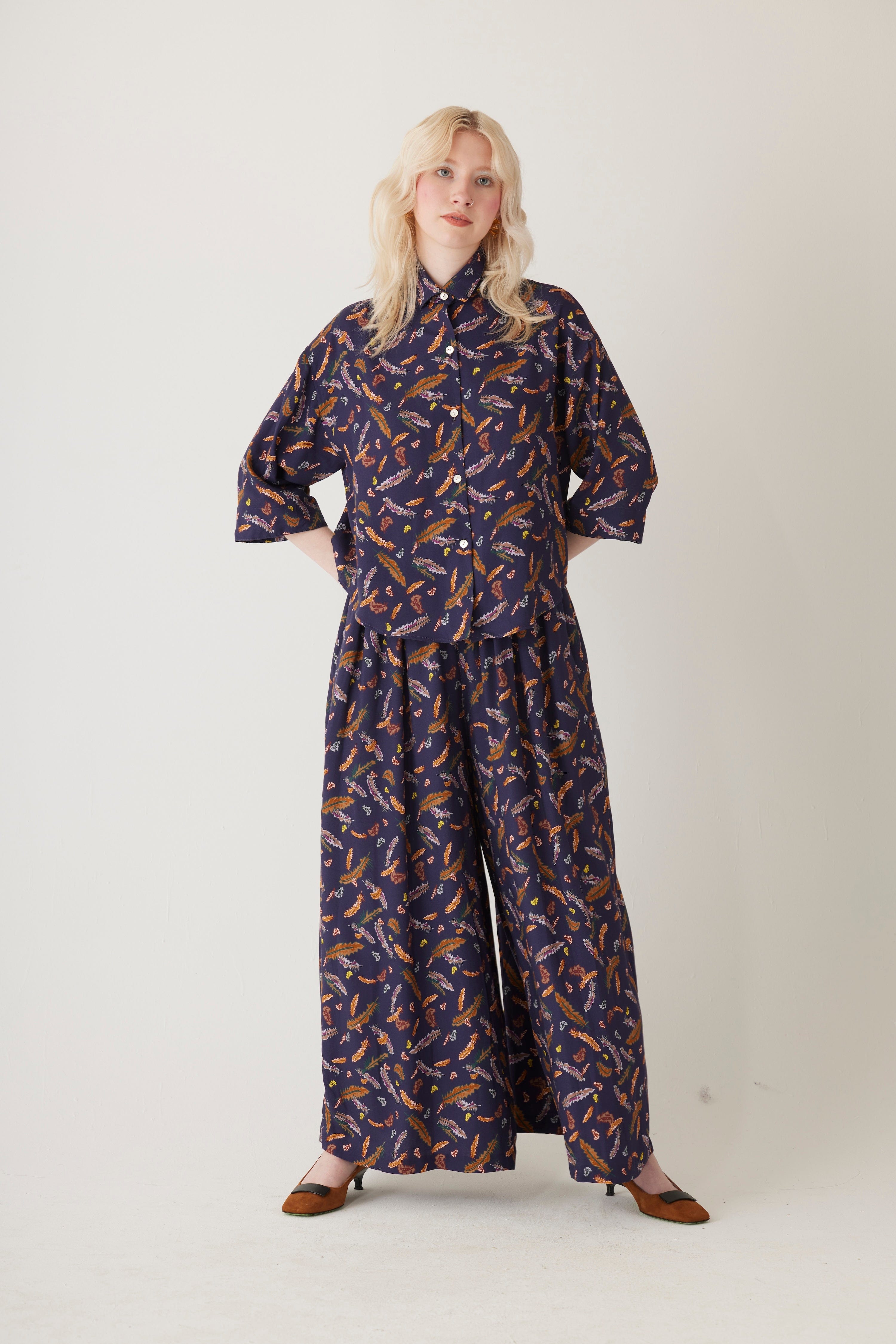 Sara Blouse in Feather Print